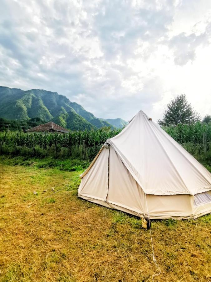 Luna Rock Glamping Brezoi - Blue Scai Hotel Buitenkant foto